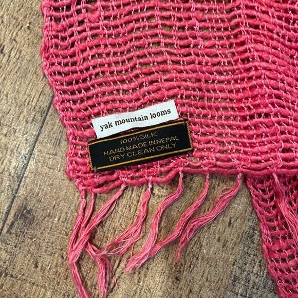 Yak Mountain Looms 100% Silk Scarf Pink Open Weave with Fringe Ends - Picture 5 of 5